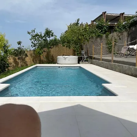 La Ca Veja Farm stay Monforte D'Alba